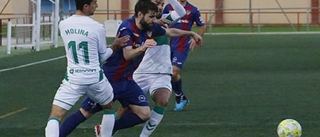 Lance del último partido del Alzira en el campo de Venecia.