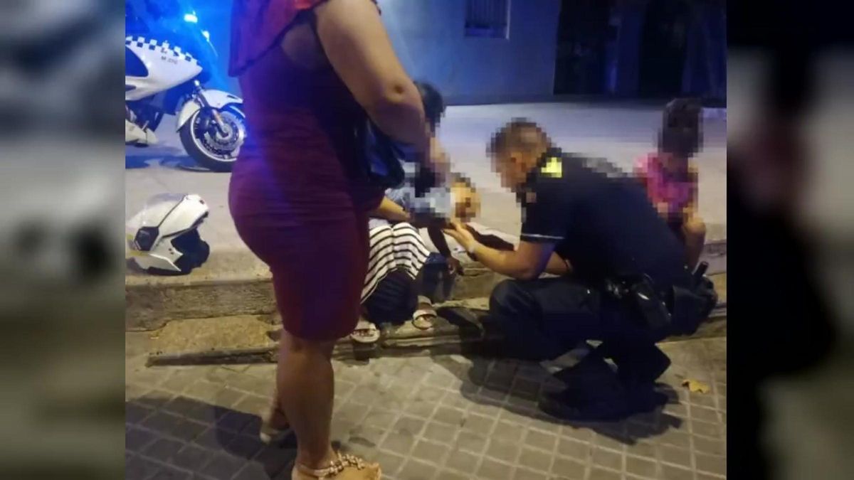 Actuación de la Guardia Urbana de LHospitalet para socorrer a un bebé de poco más de un año