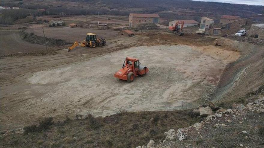 Allepuz empieza a construir su pista deportiva