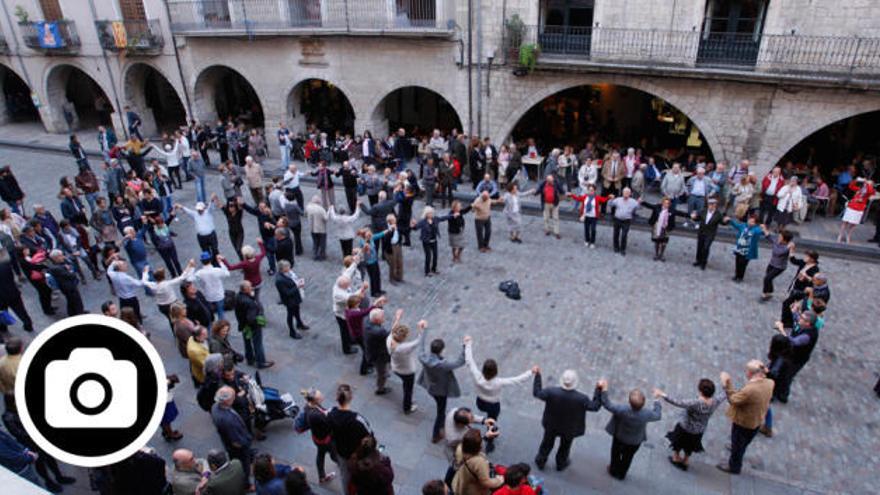 L&#039;Orquestra Selvatana porta les sardanes a la plaça del Vi