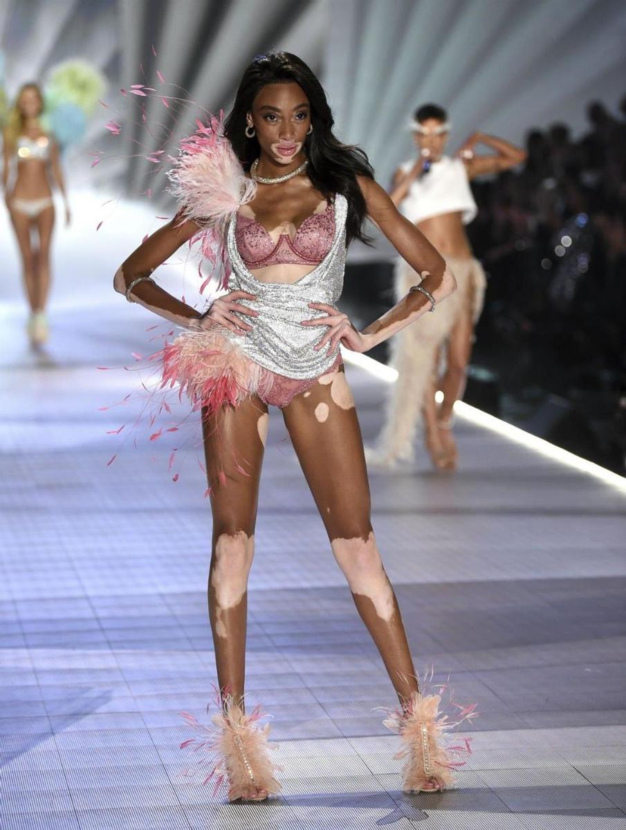 Winnie Harlow en el Victoria's Secret Fashion Show 2018