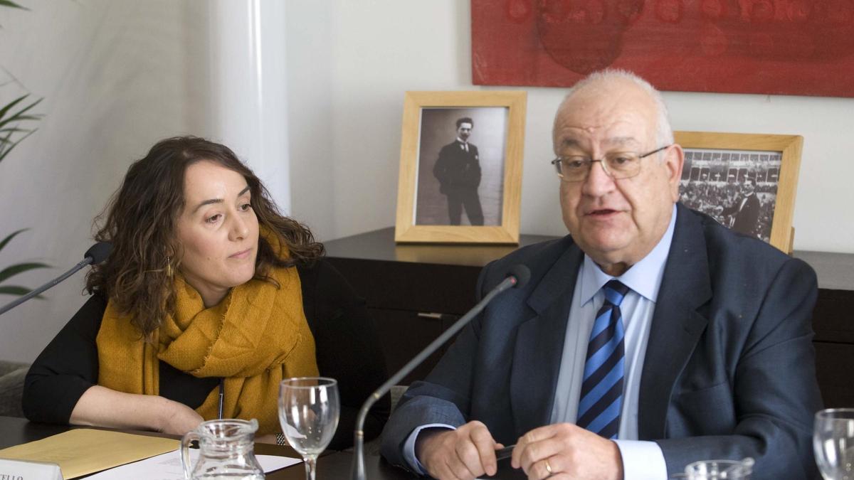 La presidenta del Palau, Glòria Tello, y el exsubdirector del auditorio, Manuel Muñoz.