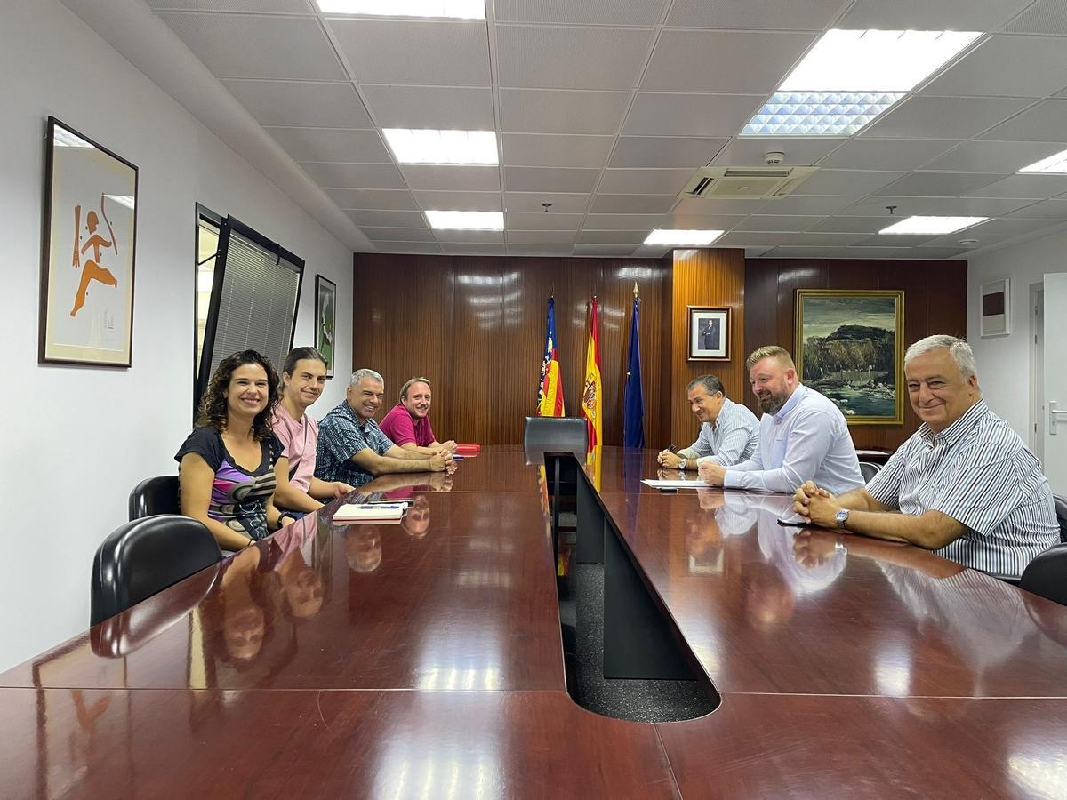 ●	El diputado Iván Sánchez mantiene un encuentro con los alcaldes de Benafigos y Xodos para trasladarles el compromiso de la institución provincial de garantizar el abastecimiento de agua.