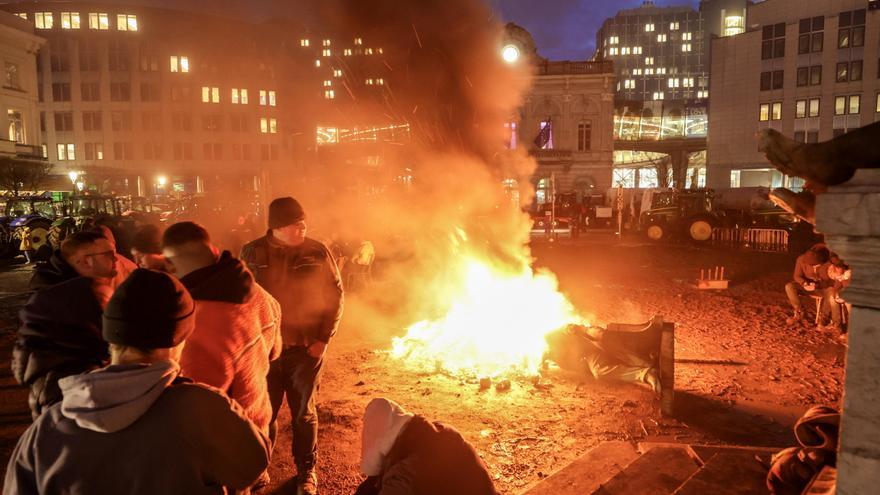 En imágenes | Las protestas de los agricultores colapsan Bruselas EFE