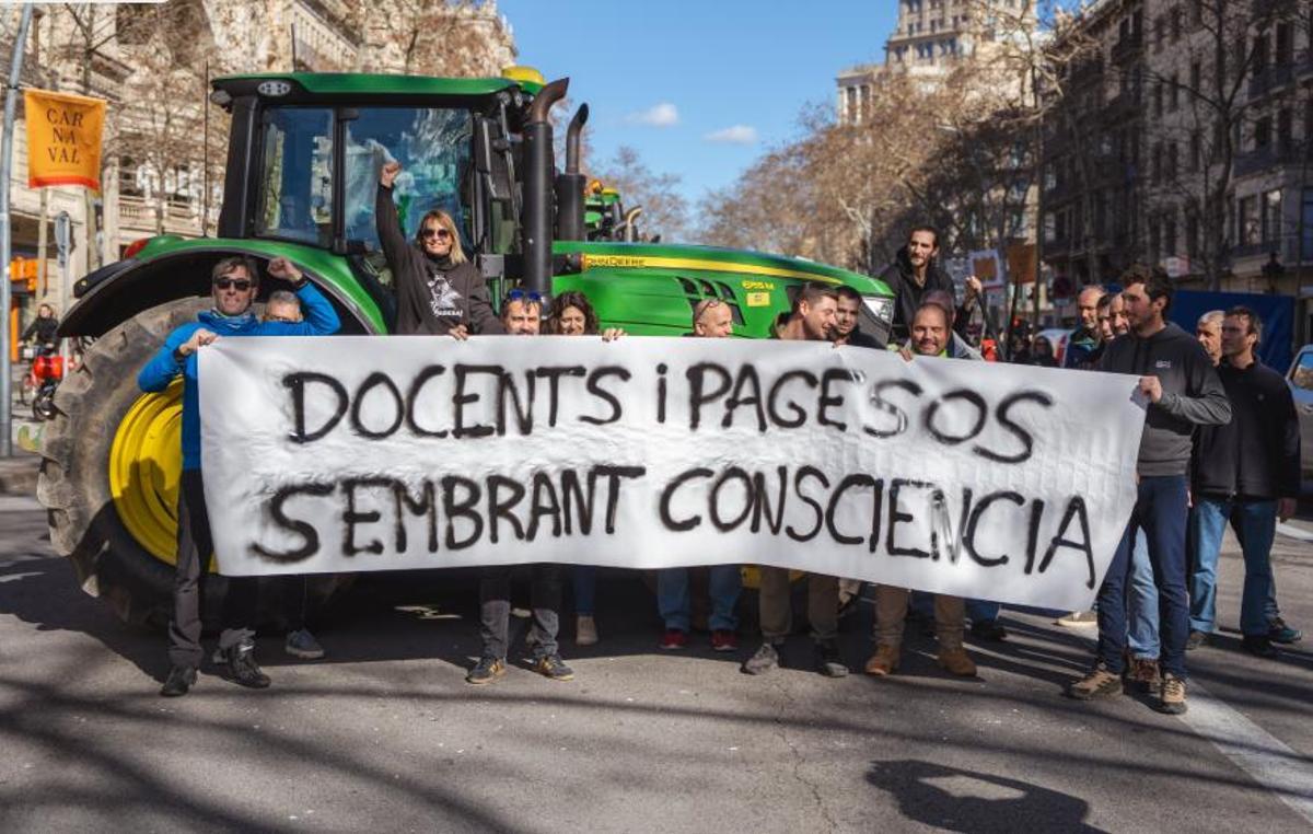 Tractors arriben a Barcelona per celebrar el segon aniversari de la Revolta Pagesa