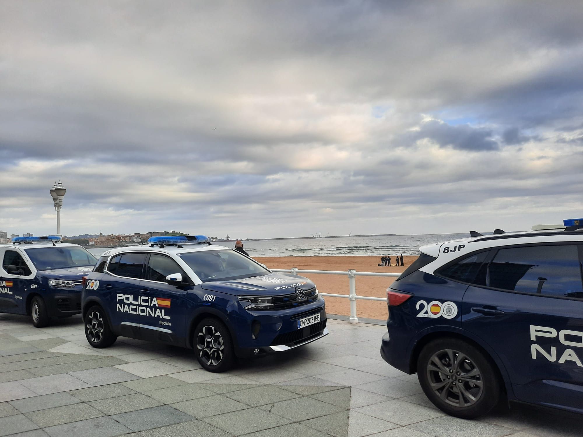 Hallan un cadáver en la playa de San Lorenzo