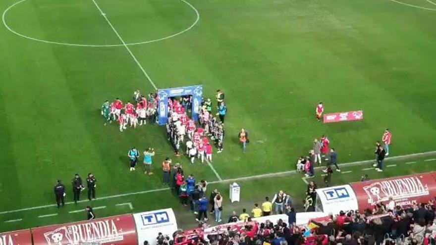El FC Cartagena hace el pasillo al Real Murcia por la Copa Federación