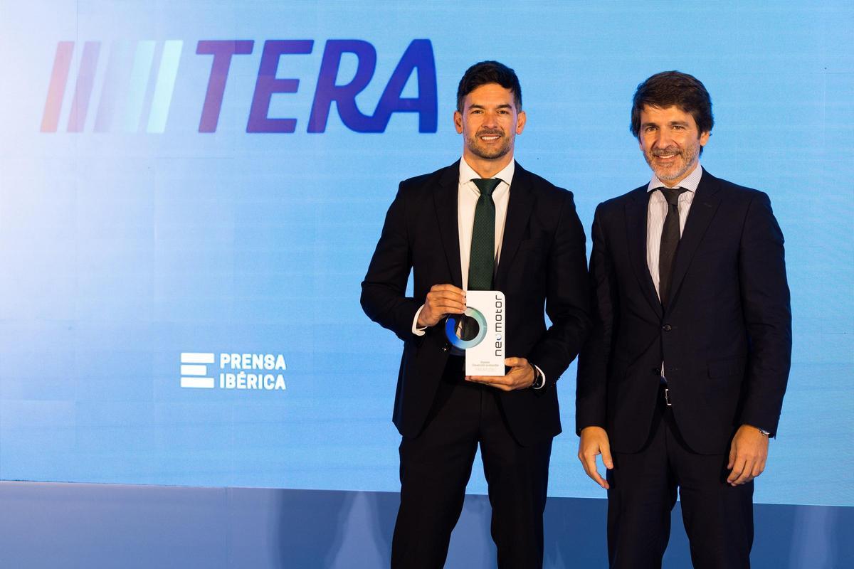 David Santiago, CEO de Tera Batteries, junto a Sergi Guillot, director general de Prensa Ibérica