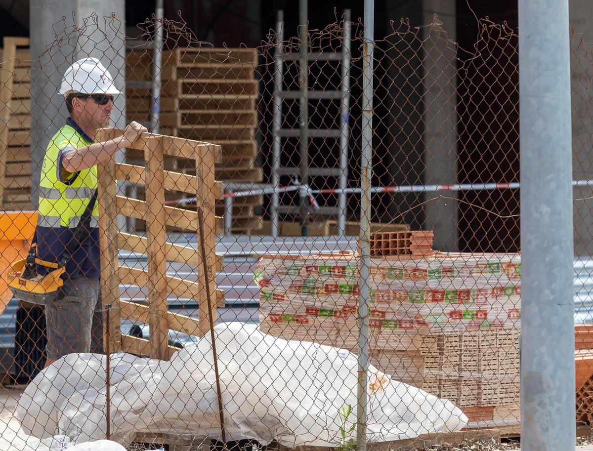 Un trabajador de una obra, en imagen de archivo.