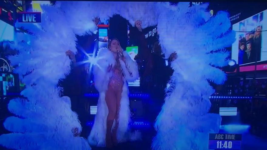 Mariah Carey logra ser 'trending topic' con una estrepitosa actuación en Times Square