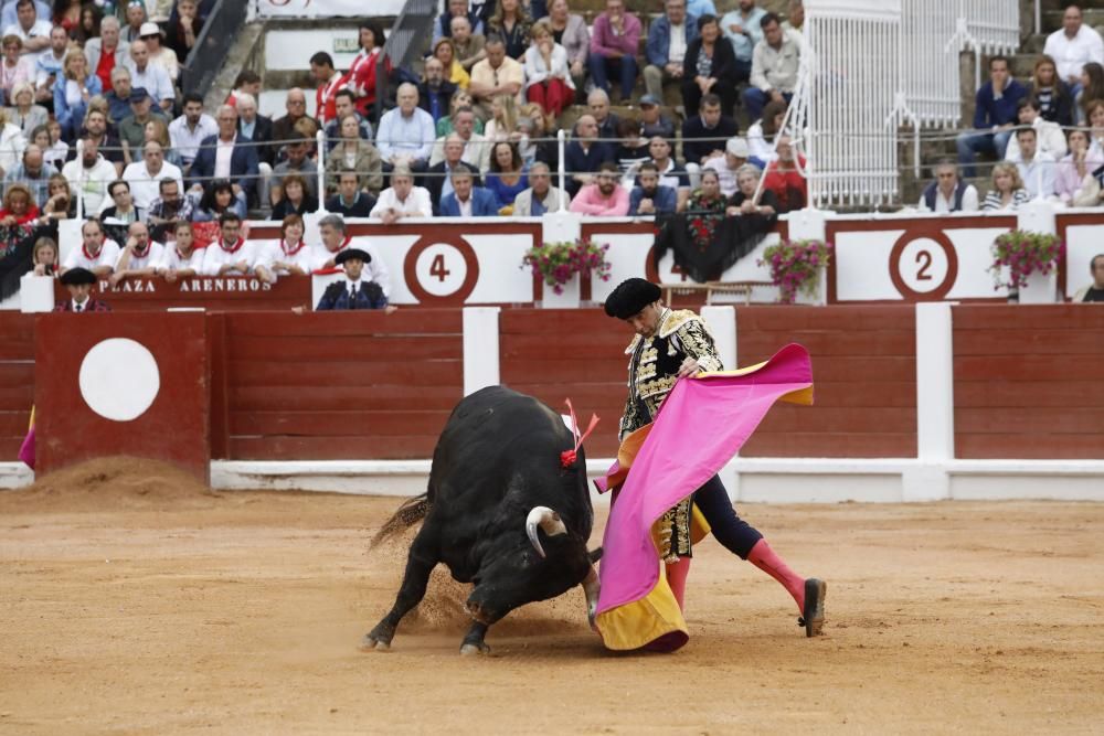 Perera pone el broche perfecto a la feria.