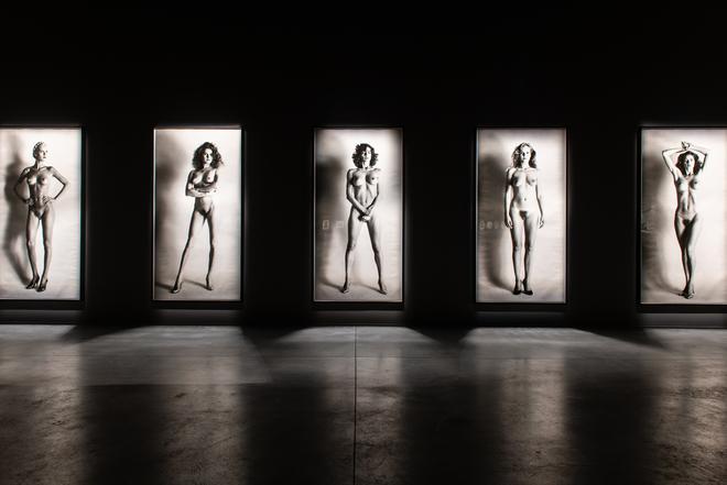 Los grandes desnudos de la exposicón de Helmut Newton en A Coruña
