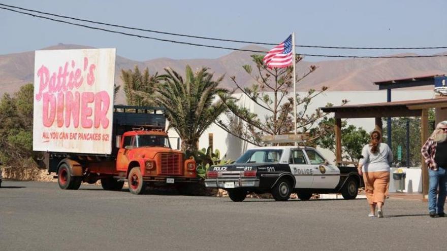 Imagen del rodaje de la película americana Catching Dust, en el pequeño pueblo de Tefia, ayer. | | LP/DLP