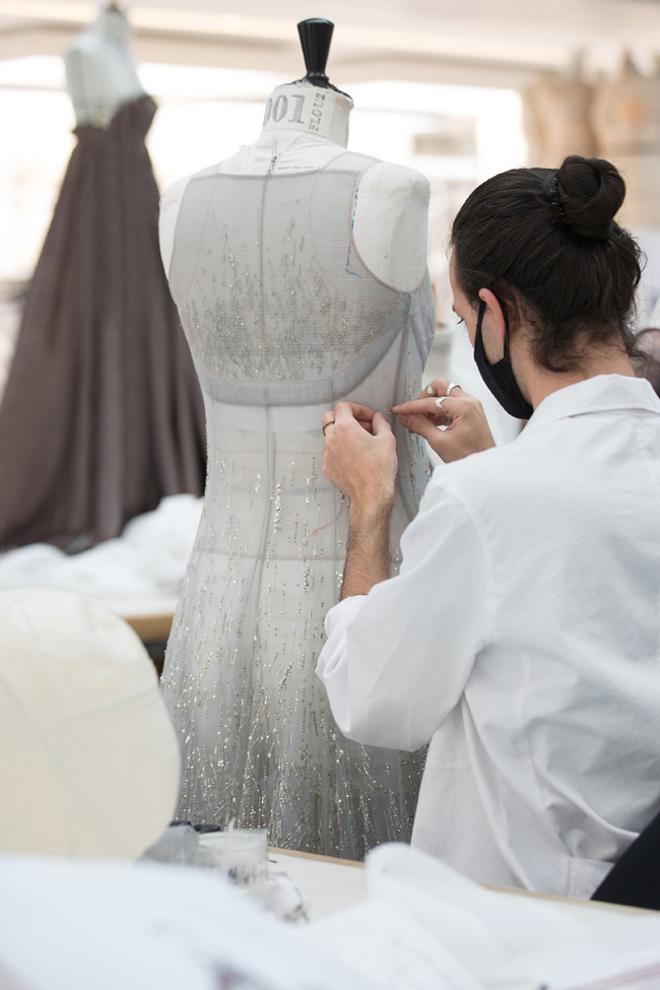 'Savoir-Faire' de Dior, el proceso de producción artesanal que aúna técnicas de la alta costuras con materiales de lujo