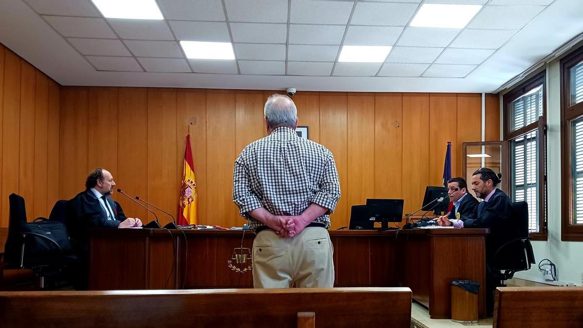 El septuagenario condenado por amenazar a una enfermera, ayer en la vista oral en Palma.