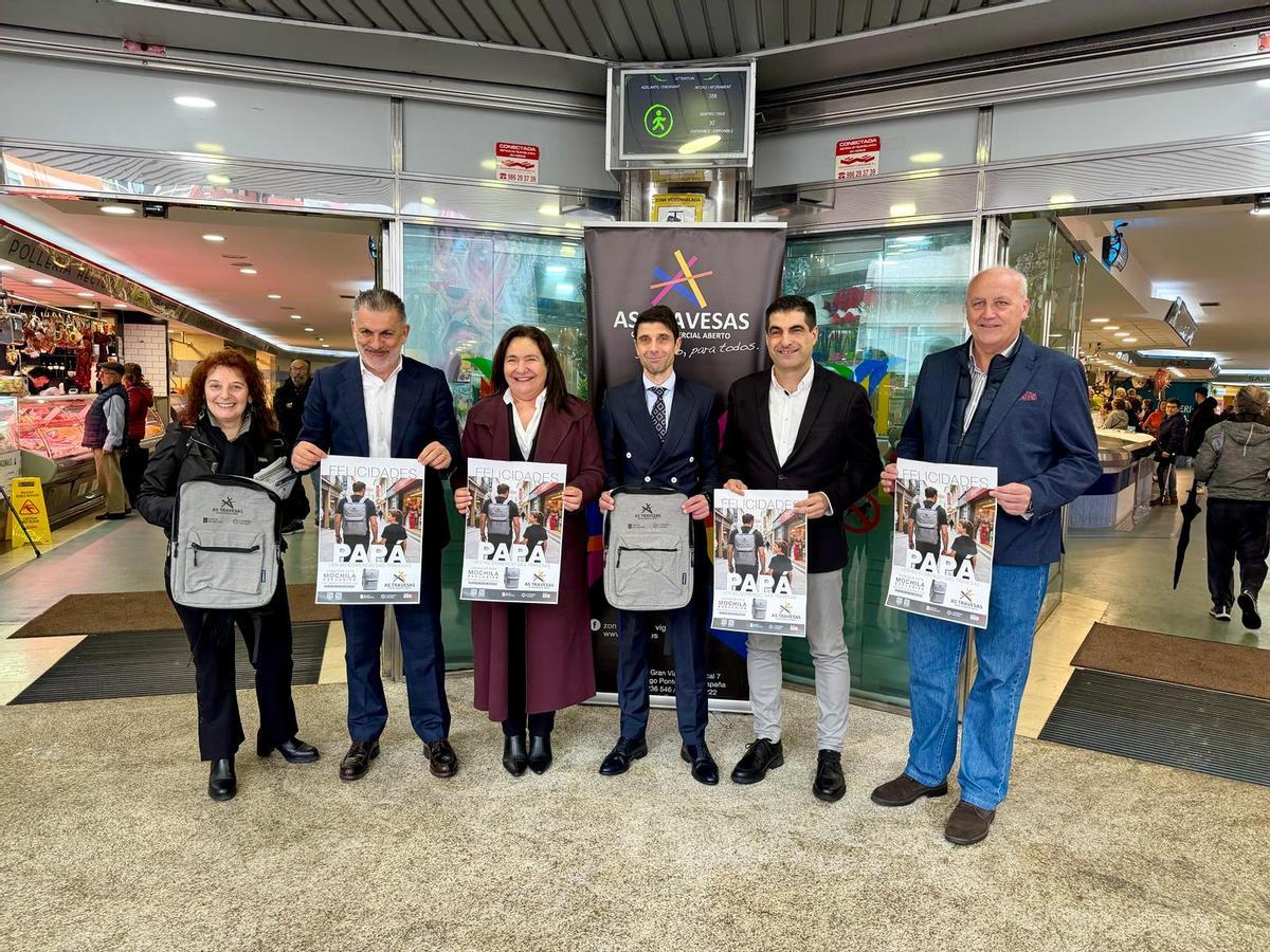 Presentación de la campaña esta mañana en el mercado de As Travesas.