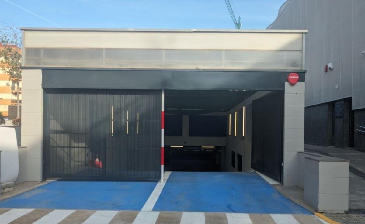El acceso al aparcamiento público de Sedaví, el primero en reabrir tras la dana.