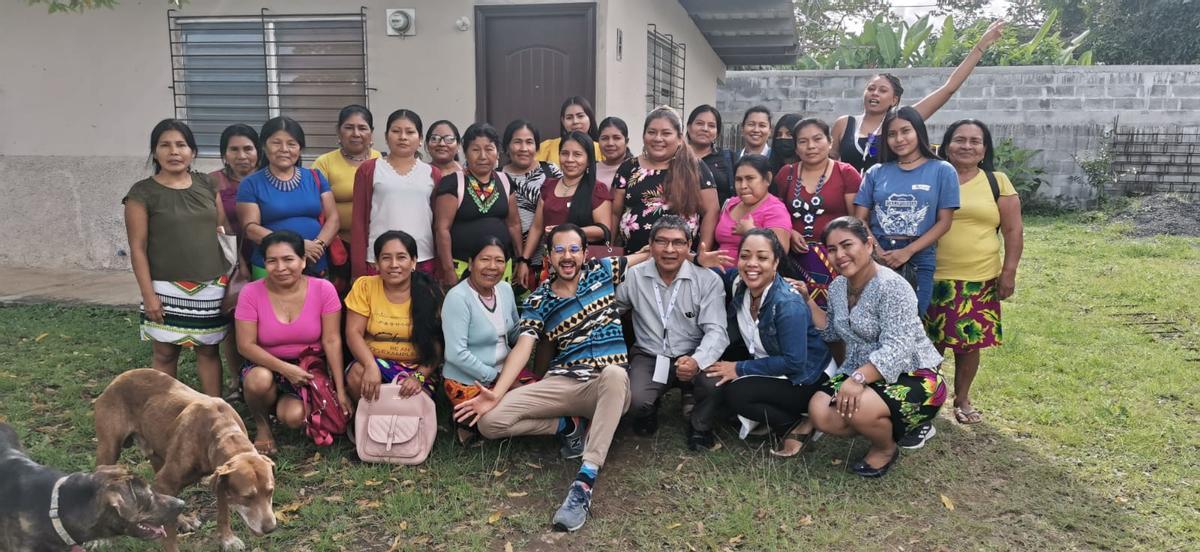 Reunión de las participantes y los integrantes del proyecto Comarca.