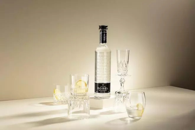 El tequila que convierte un brindis de verano en un viaje a Jalisco