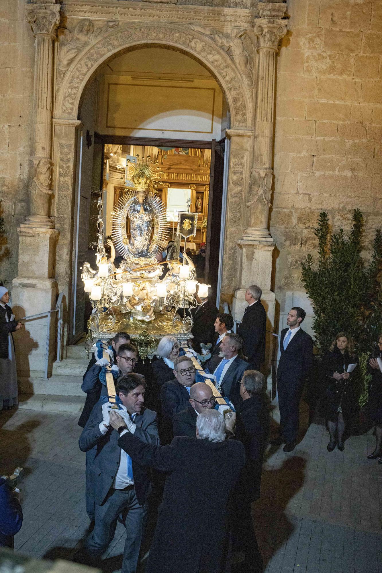 Ontinyent se vuelca con la tradiconal procesión de la Puríssima