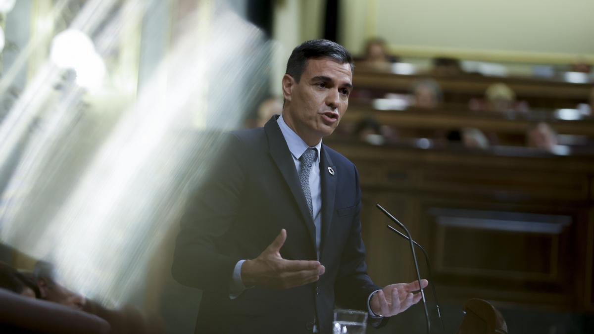 El alma roja de Sánchez, el no aplauso de Yolanda y Feijóo, entrenador del PP