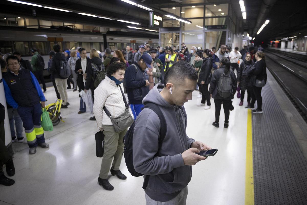 Así se ha vivido la huelga de Renfe en la estación de Sants de Barcelona