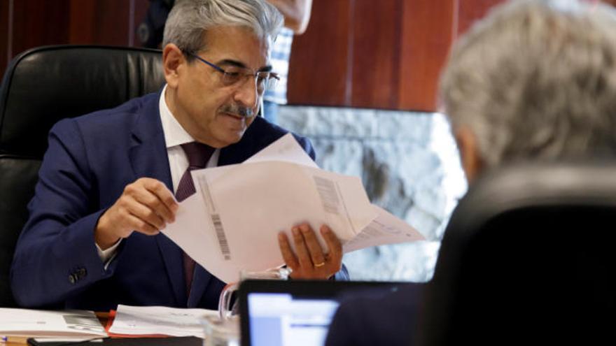 El consejero de Hacienda, Presupuestos y Asuntos Europeos del Gobierno de Canarias, Román Rodríguez