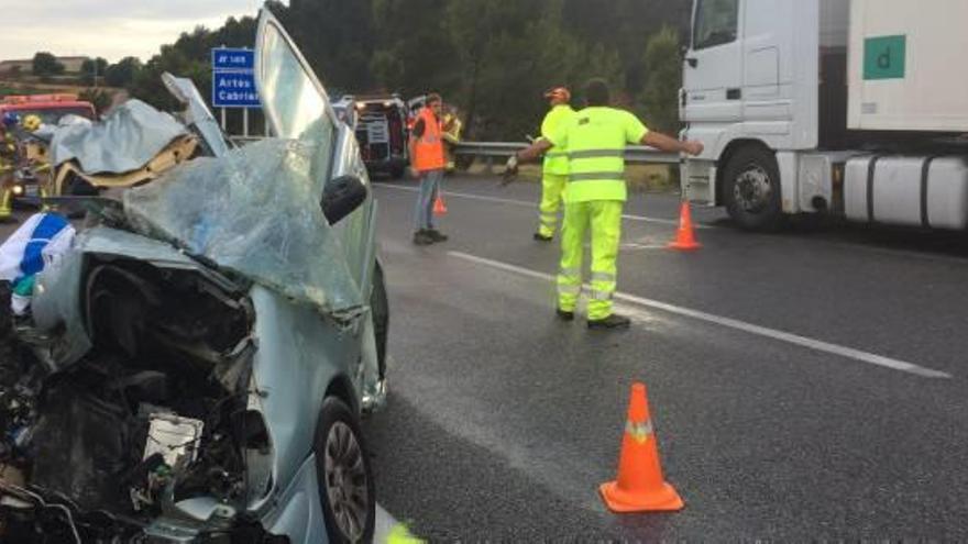 Imatge de l&#039;accident el 5 de juny passat a l&#039;eix Transversal, a Artés, on van morir dos joves francesos