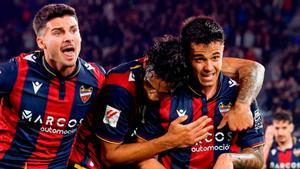 Resumen, goles y highlights del Levante 3 - 2 Elche de la jornada 32 de LaLiga Hypermotion