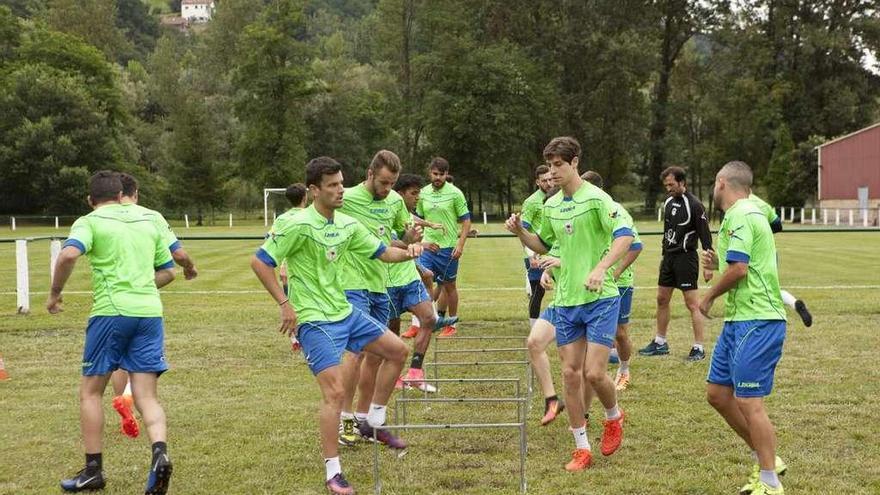 Un momento del entrenamiento del Langreo en Tudela Agüeria.