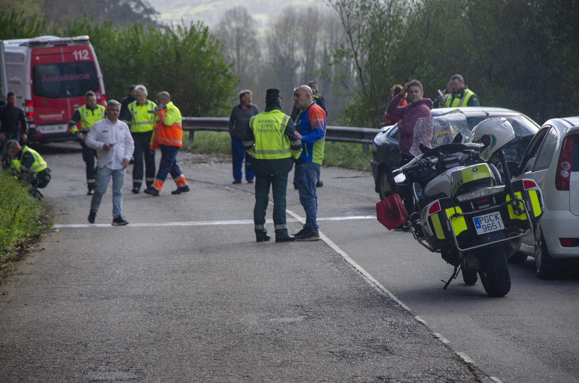 Tragedia en una carrera ciclista en Pravia: un hombre irrumpe con un coche robado y mata a un guardia civil tras arrollarlo