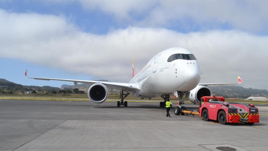 El Airbus A350 de Iberia aterriza por primera vez en Gran Canaria y Tenerife