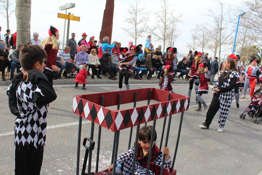 Roses viu un carnaval pletòric de gent i bon temps