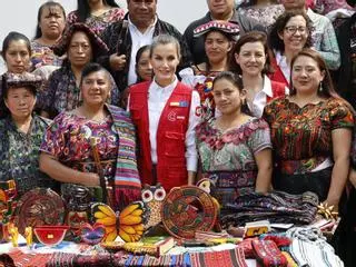 Las emotivas imágenes de la Reina Letizia en Guatemala con mujeres supervivientes de la violencia de género
