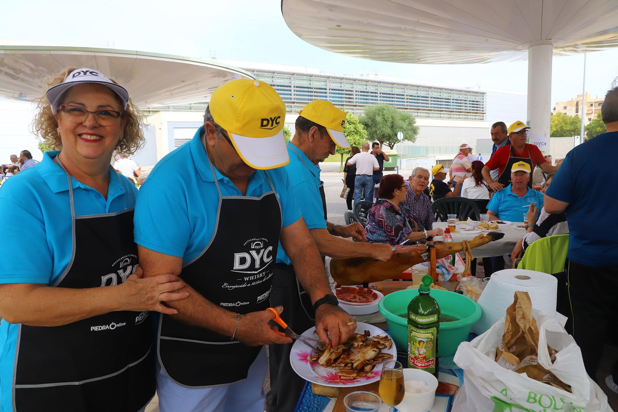 Las peñas recuperan su perol de convivencia en las Setas tras el parón del covid