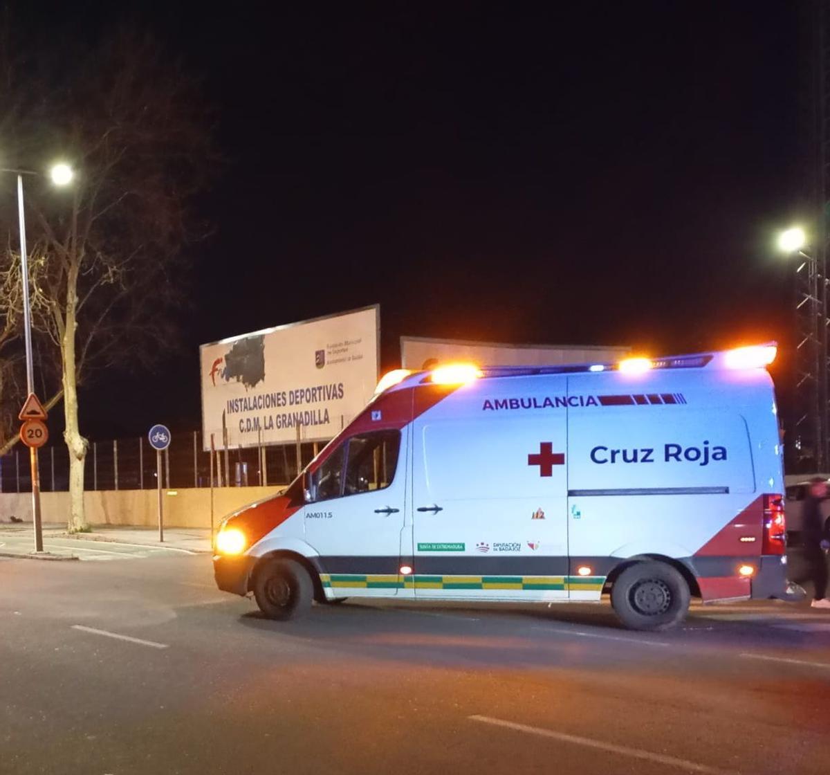 Una ambulancia de la Cruz Roja en Badajoz.