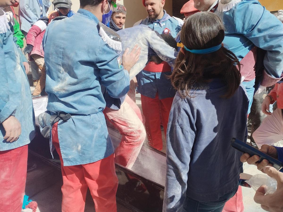 Les millors imatges de la guerra de la farina de Berga