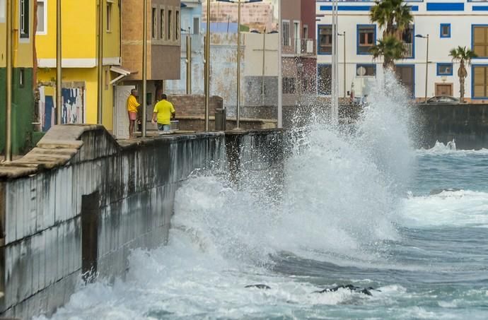 09-11-18. LAS PALMAS DE GRAN CANARIA. OLAS EN ...