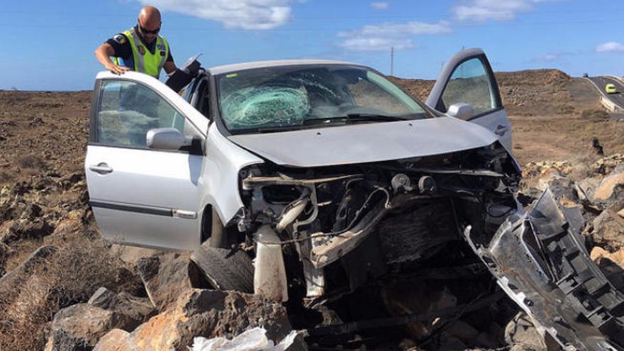 Herido al salirse de la carretera con el coche en Costa Teguise