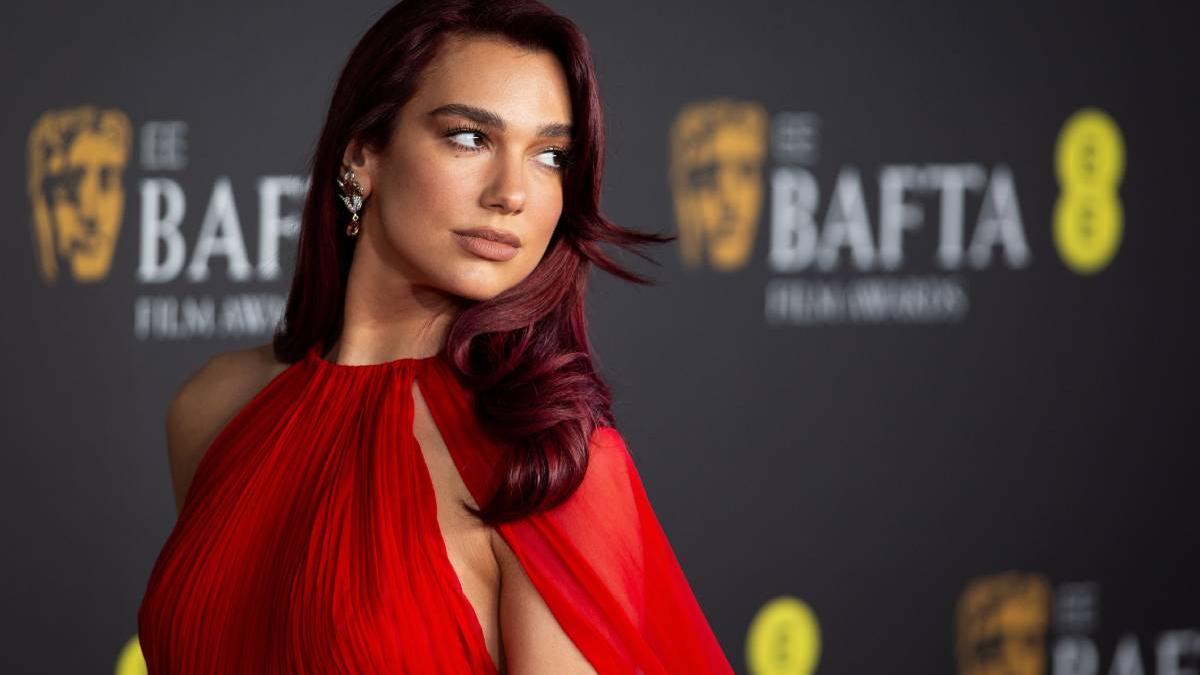 Dua Lipa en los 'BAFTA Film Awards'