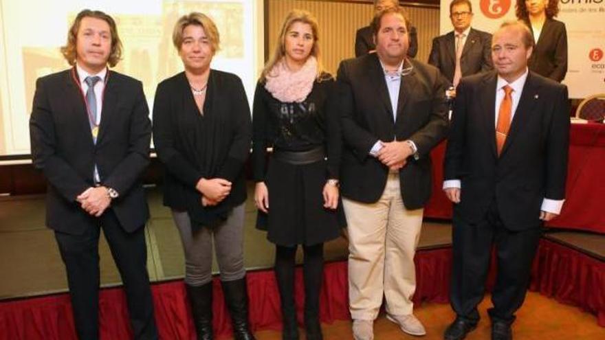 La familia de Antonio Fluxá, con Onofre Martorell, presidente de los economistas.