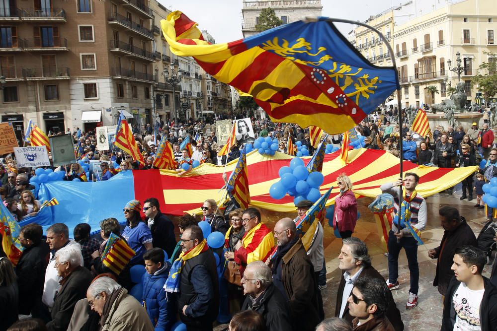 Concentración contra la AVL y en defensa de las Normes del Puig