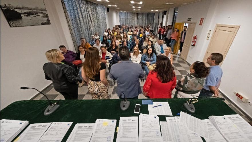 Recepción de los beneficiarios en el Centro Cultural de Los Cristianos