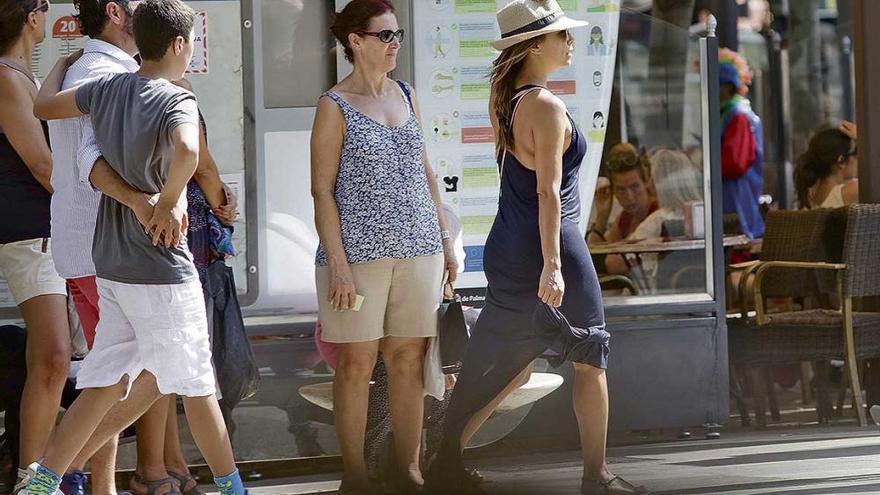 Eva Longoria bummelt durch Palma de Mallorca