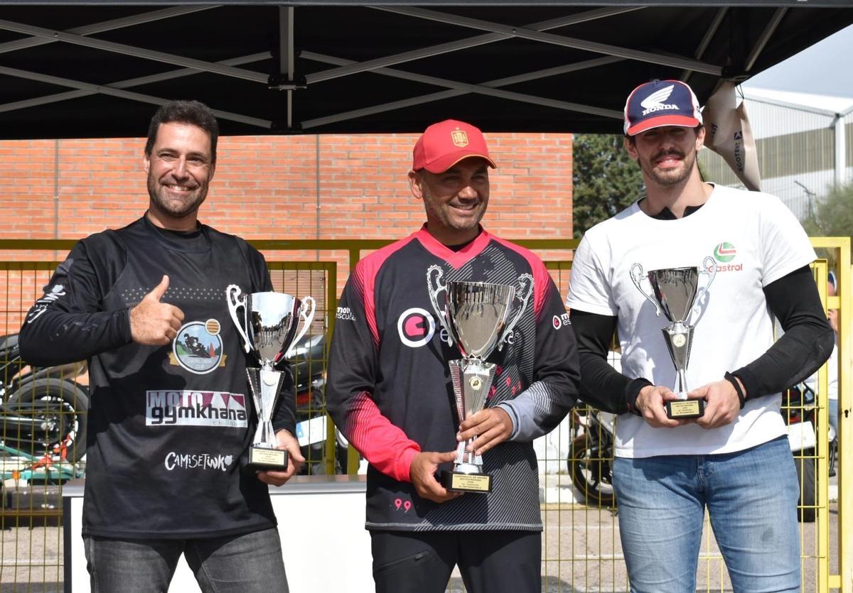 Masip, a la izquierda, con los otros dos componentes del podio en el Campeonato de España.
