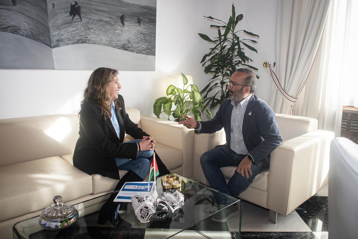 Lidia Regidor y Miguel Ángel Morales, en la reunión.