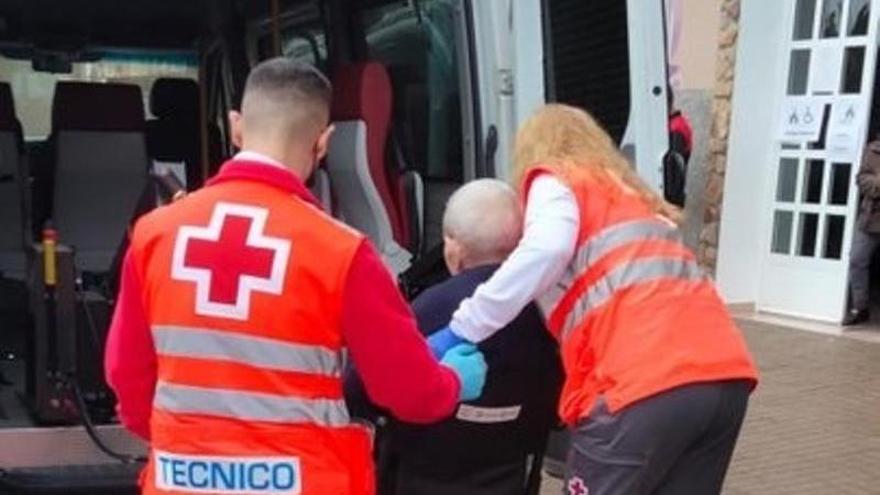 Cruz Roja Extremadura traslada a 301 electores para que puedan votar