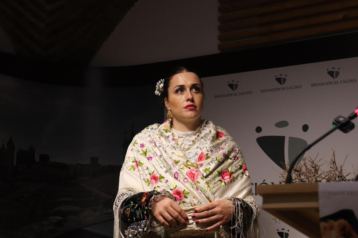 Mamen Gómez, mayordoma junto a sus compañeras de la residencia de mayores.