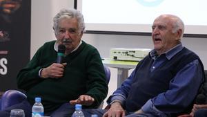 El expresidente uruguayo Jose Mujica y el escritor uruguayo Mauricio Rosencof participan durante la presentacion de la pelicula La noche de 12 anos en Buenos Aires, Argentina.