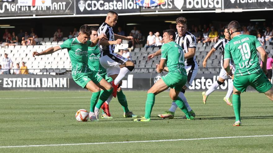 La crónica | El Castellón firma un triste epílogo y cae ante el Cornellà en el cierre (1-3)